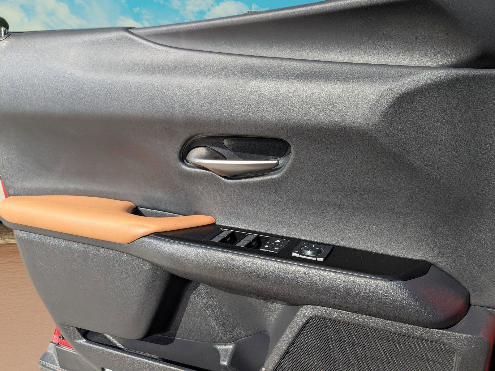 Used 2020 Lexus UX 250h w/ Premium Package image 9