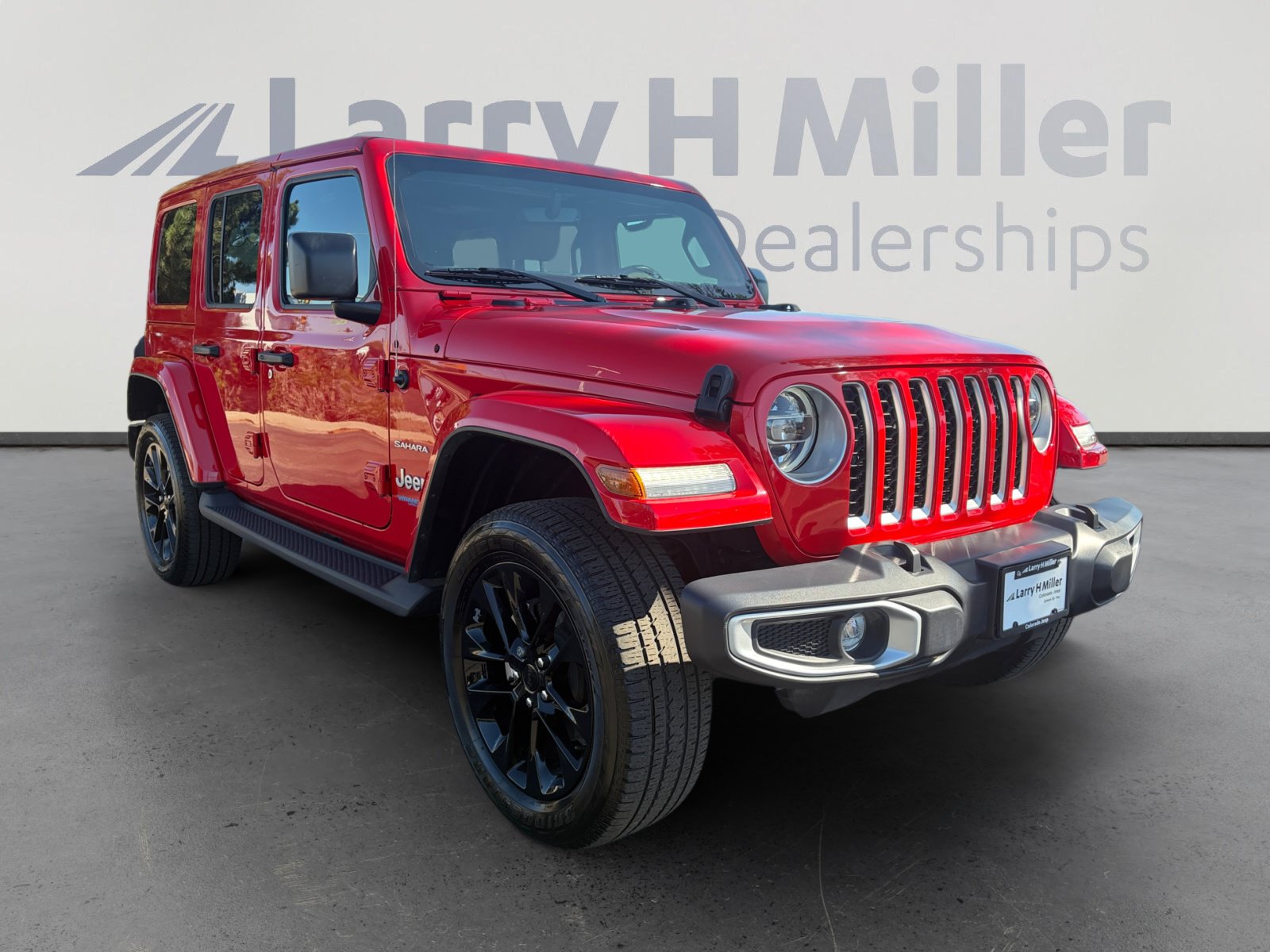 Used 2021 Jeep Wrangler Unlimited Sahara w/ Cold Weather Group AWD/4WD image 7