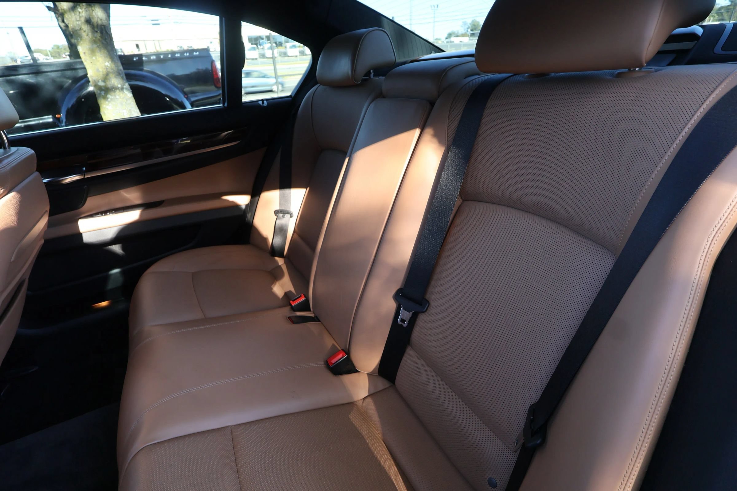 Used 2014 BMW 750Li RWD image 29