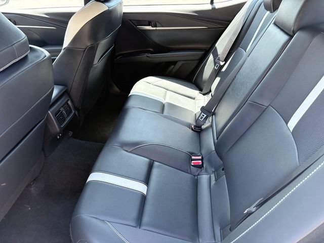 Used 2025 Toyota Camry SE FWD image 7
