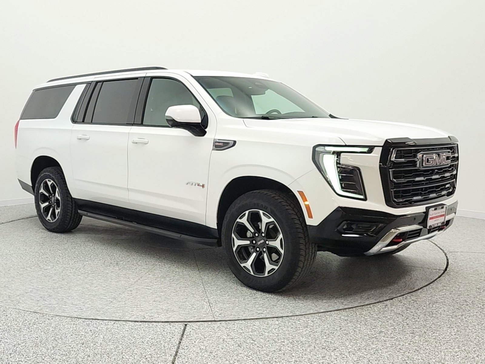 Used 2025 GMC Yukon XL AT4 AWD/4WD image 3