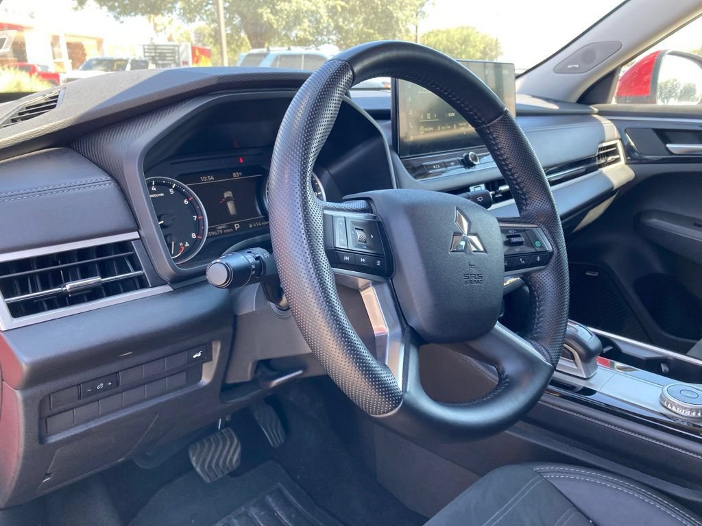 Used 2025 Mitsubishi Outlander SE FWD image 9