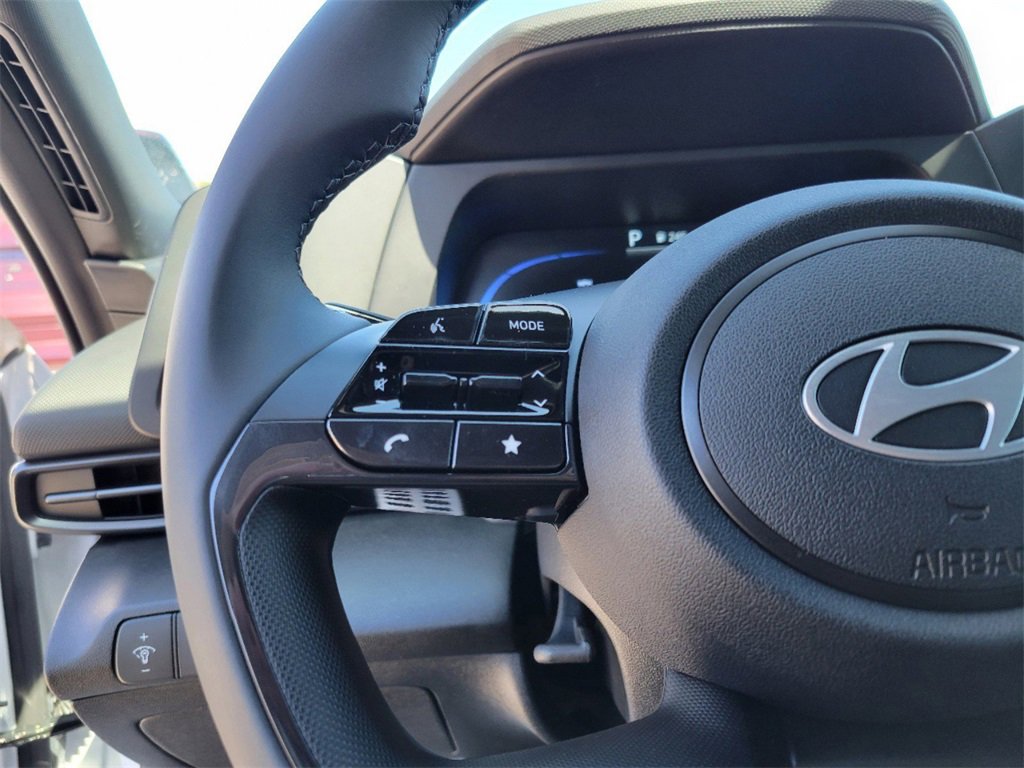 Used 2025 Hyundai Elantra Sport image 14