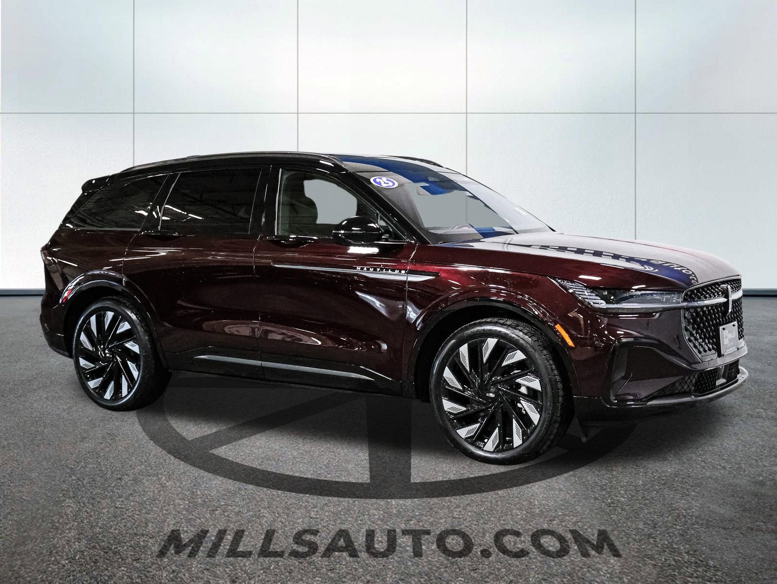 Used 2025 Lincoln Nautilus Reserve w/ Jet Appearance Package image 10