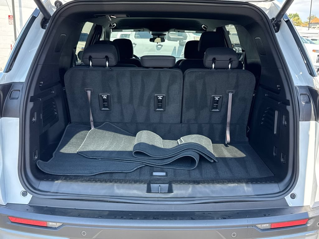 Used 2025 Chevrolet Traverse LT w/ Enhanced Driving Package FWD image 9