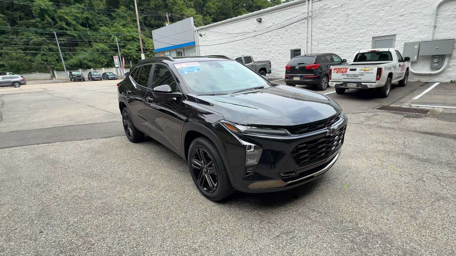 Certified 2024 Chevrolet Trax ACTIV w/ Driver Confidence Package FWD image 2