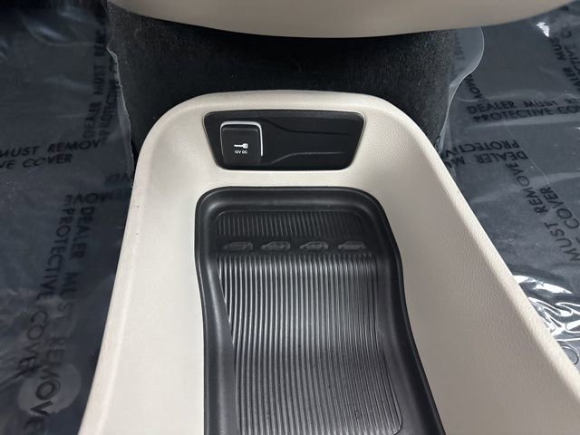 Used 2024 Chrysler Pacifica Touring-L image 28