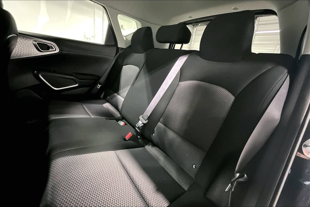 Used 2025 Kia Soul LX w/ LX Technology Package FWD image 32