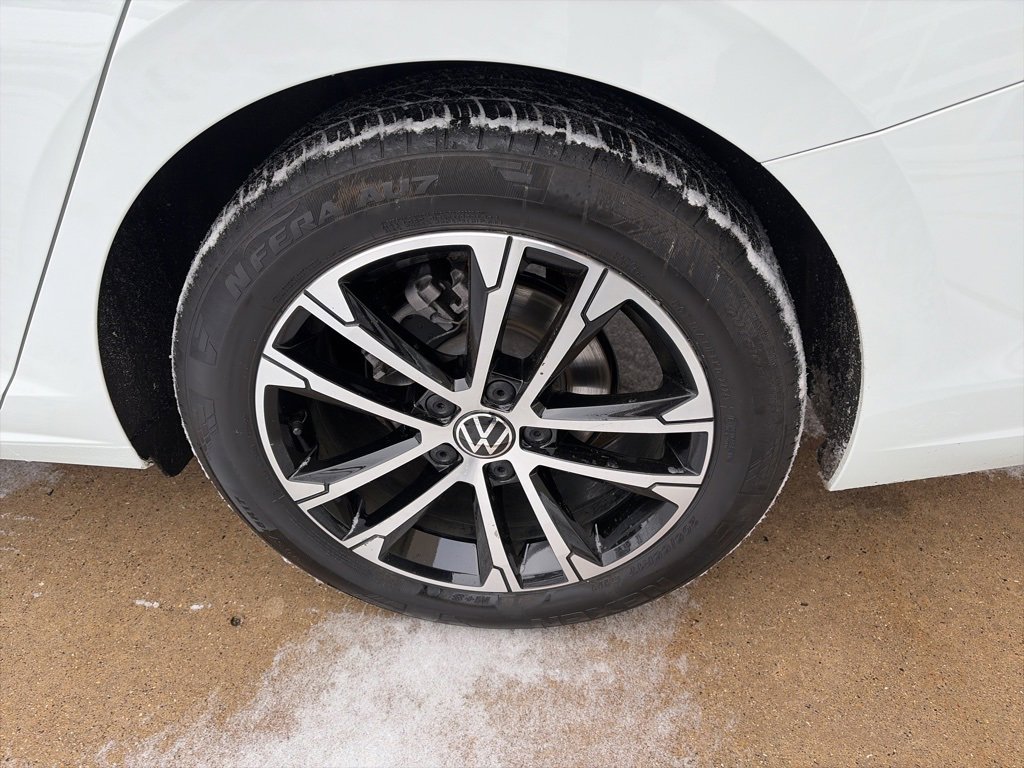 Certified 2025 Volkswagen Jetta Sport image 21