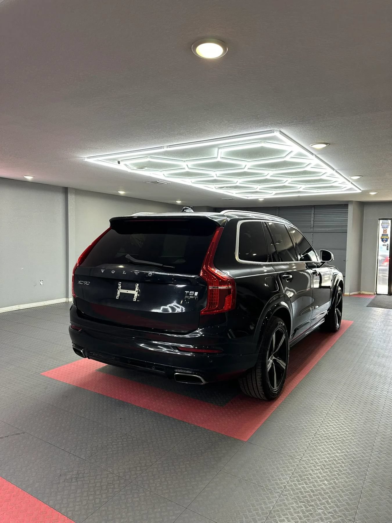 Used 2016 Volvo XC90 T5 R-Design FWD image 5