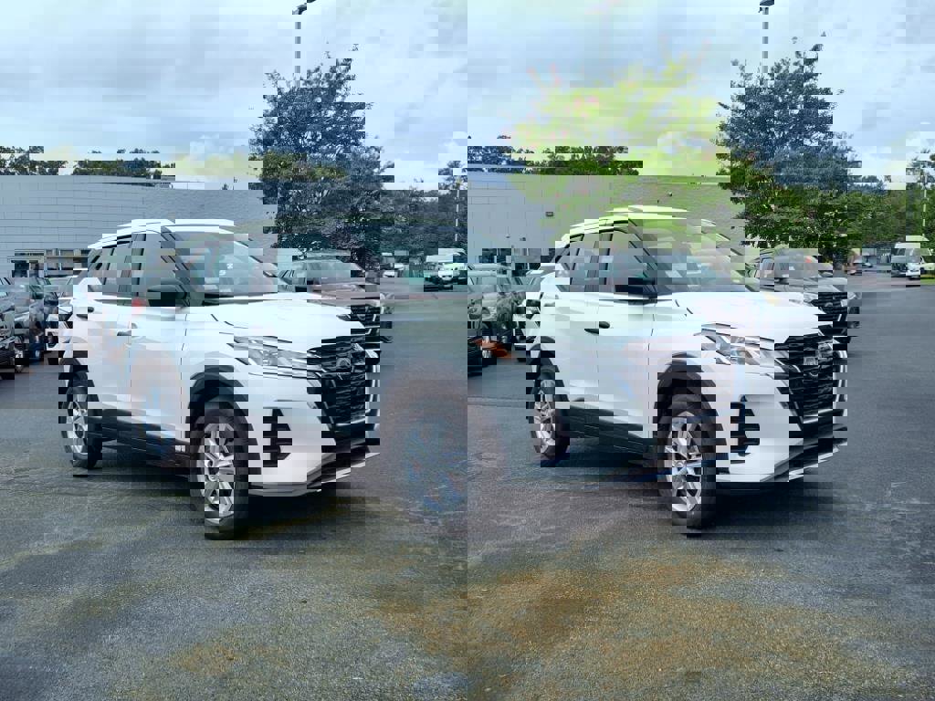 New 2025 Nissan Kicks Play S