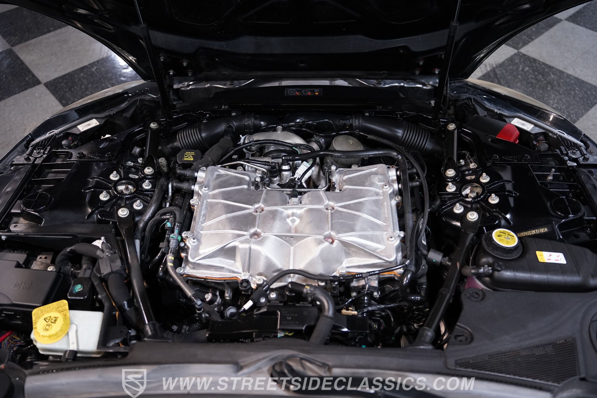 Used 2016 Jaguar F-TYPE Coupe RWD image 3