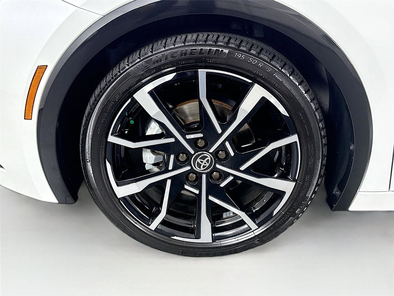Certified 2025 Toyota Prius Plug-In Hybrid FWD image 40