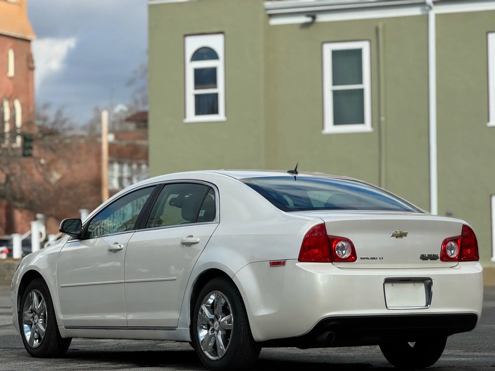 Used 2011 Chevrolet Malibu LT w/ White Diamond Premium Package image 5
