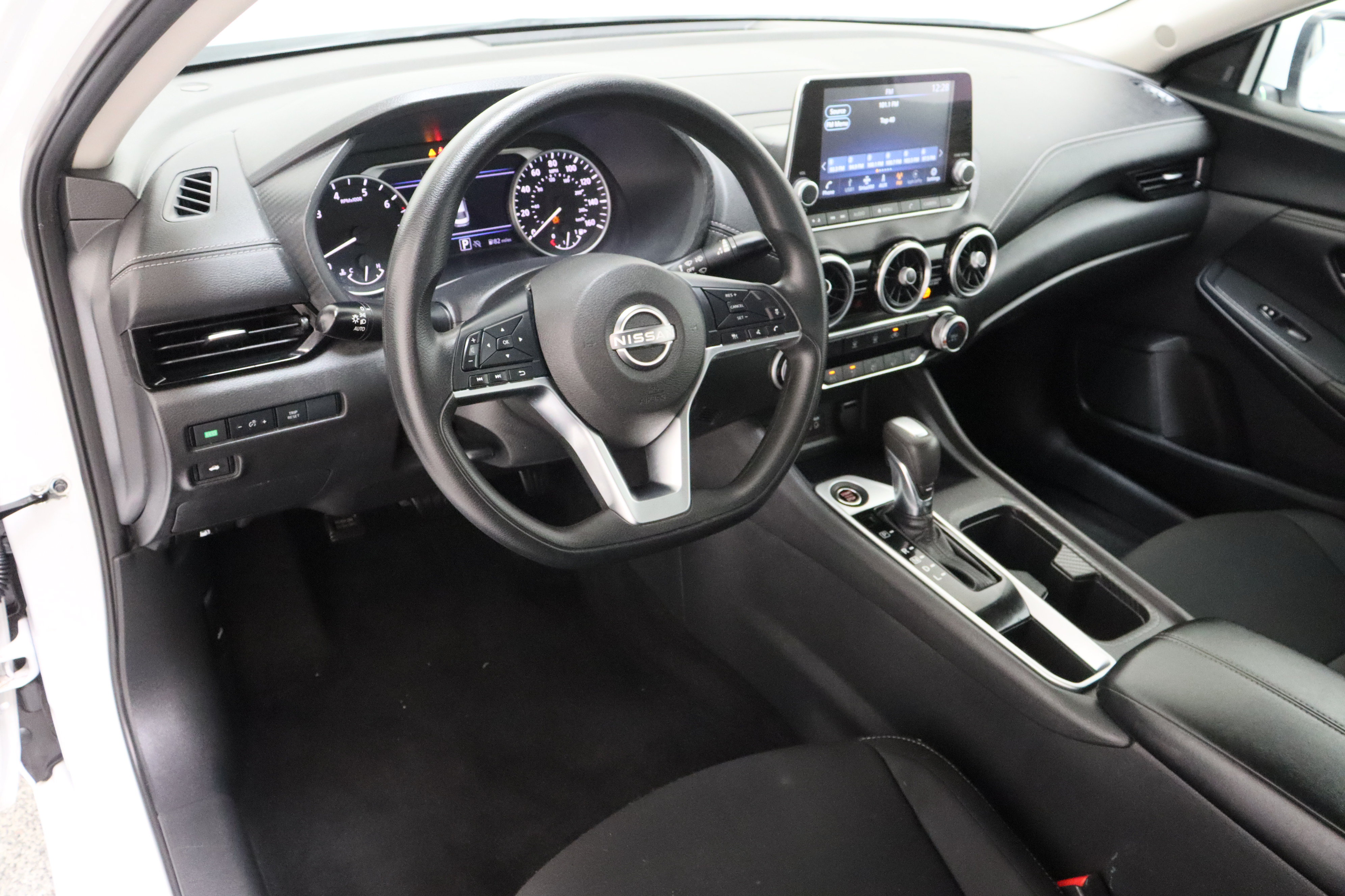 Used 2024 Nissan Sentra SV FWD image 13