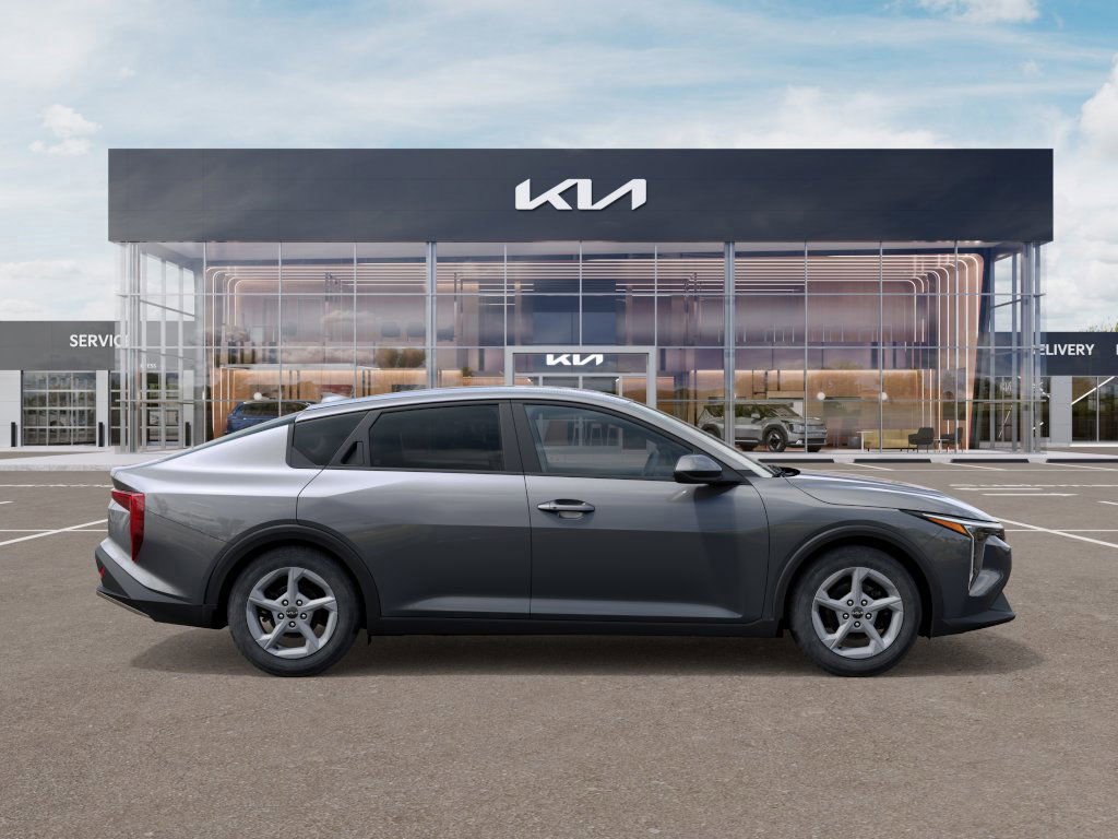 New 2025 Kia K4 LXS image 2