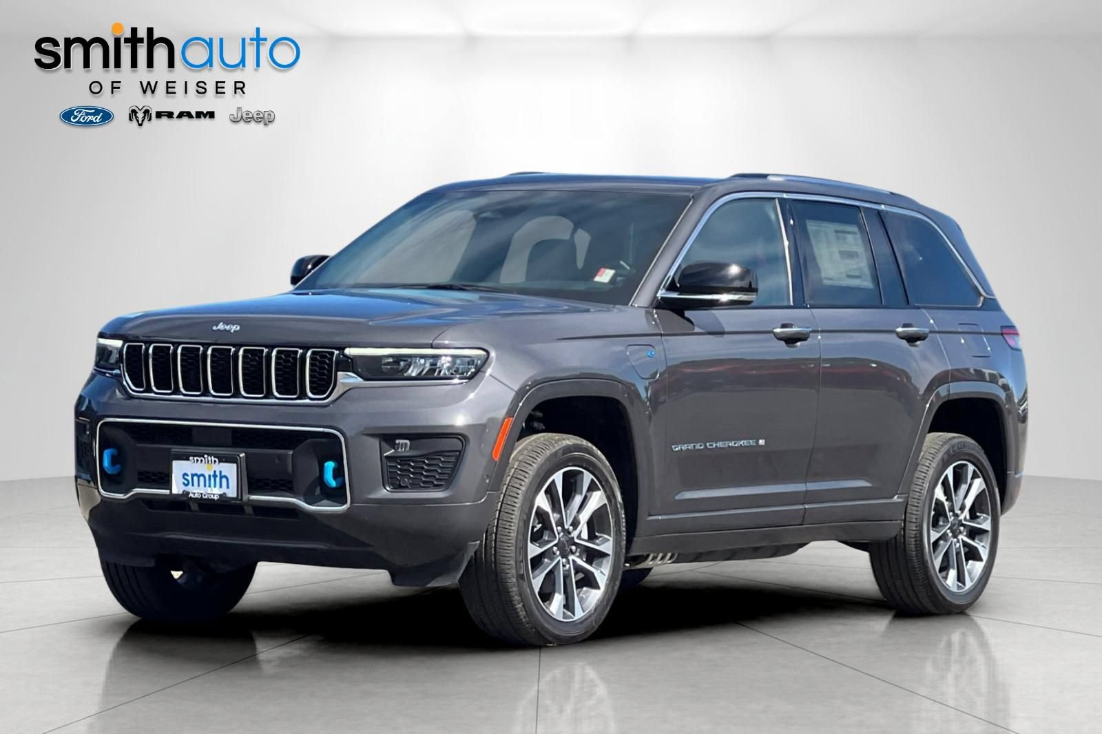 Used 2024 Jeep Grand Cherokee Overland w/ Luxury Tech Group IV AWD/4WD image 9