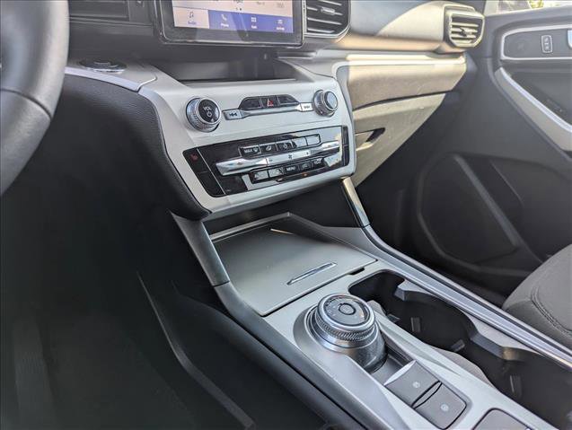 Used 2024 Ford Explorer XLT image 18