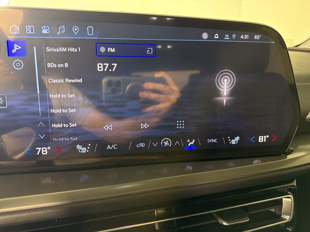 New 2027 Chevrolet Traverse LT FWD image 20