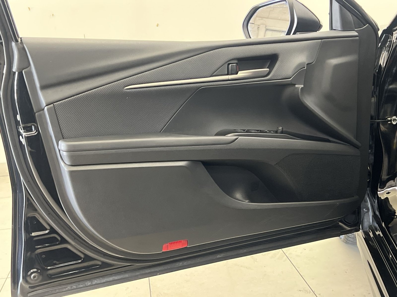 Used 2025 Toyota Camry SE FWD image 37
