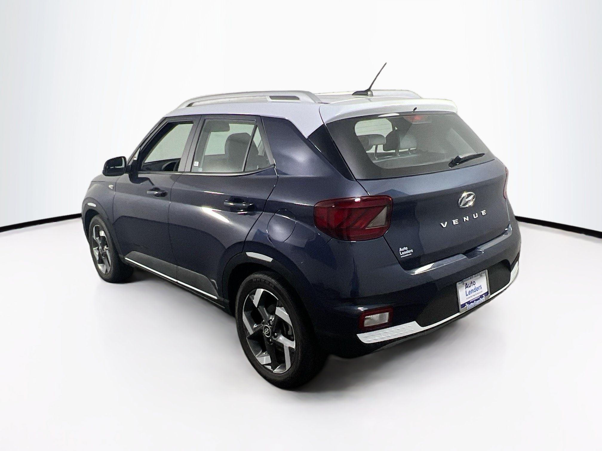 Used 2023 Hyundai Venue Limited FWD image 7