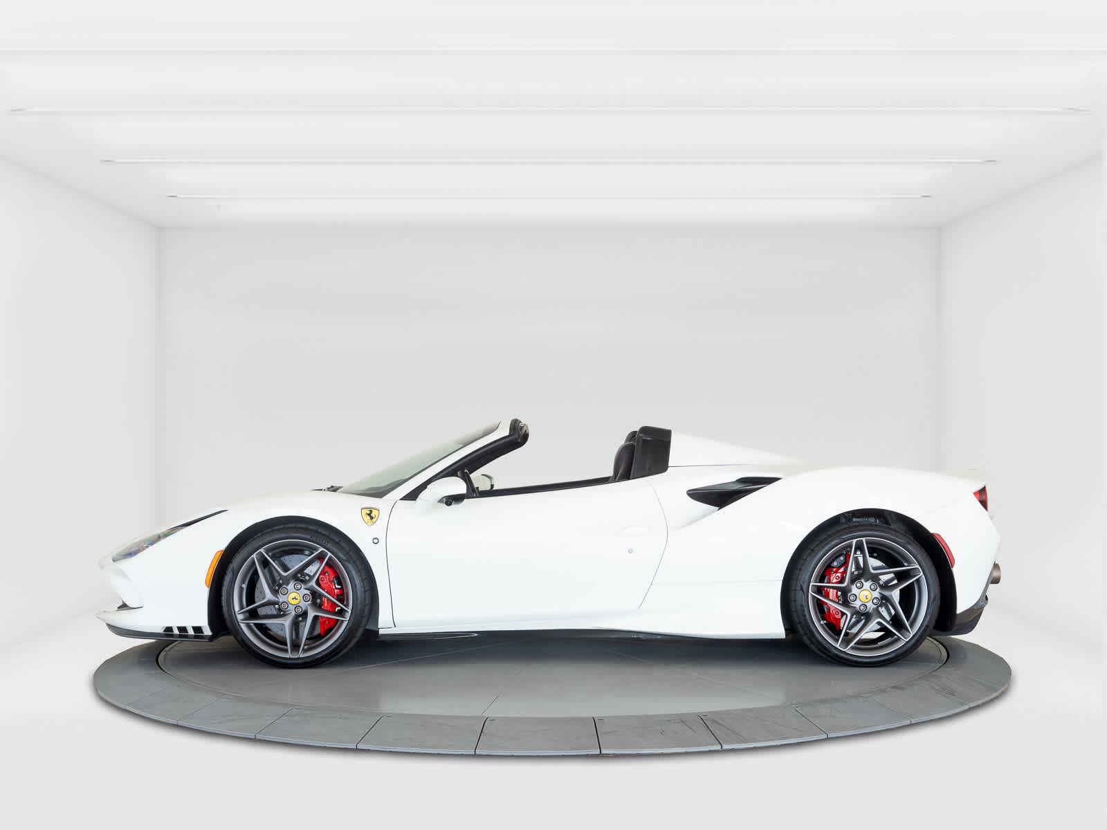 Certified 2022 Ferrari F8 Tributo RWD image 2