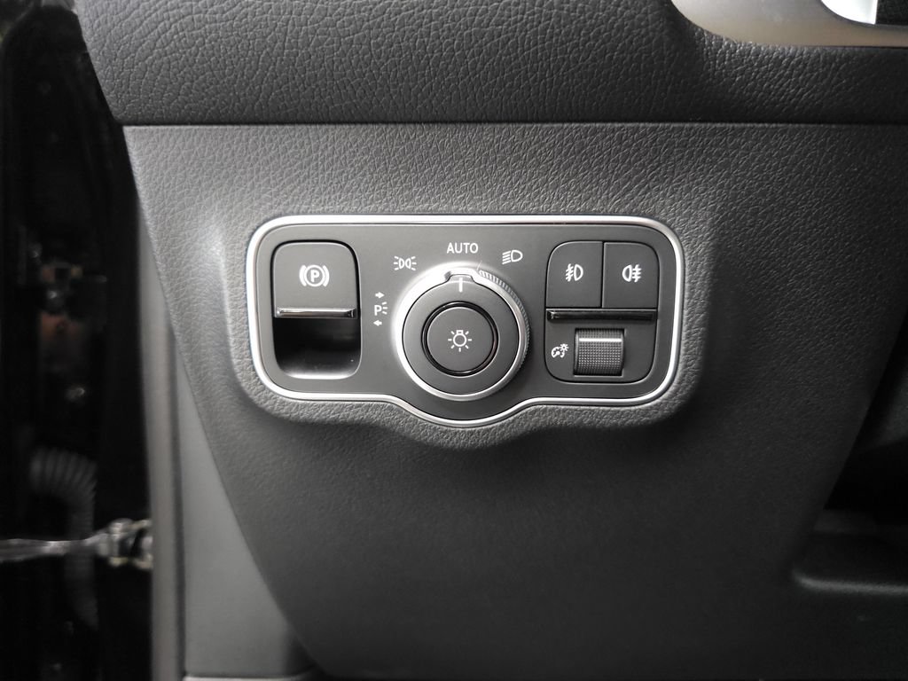 Certified 2026 Mercedes-Benz GLB 250 4MATIC image 9