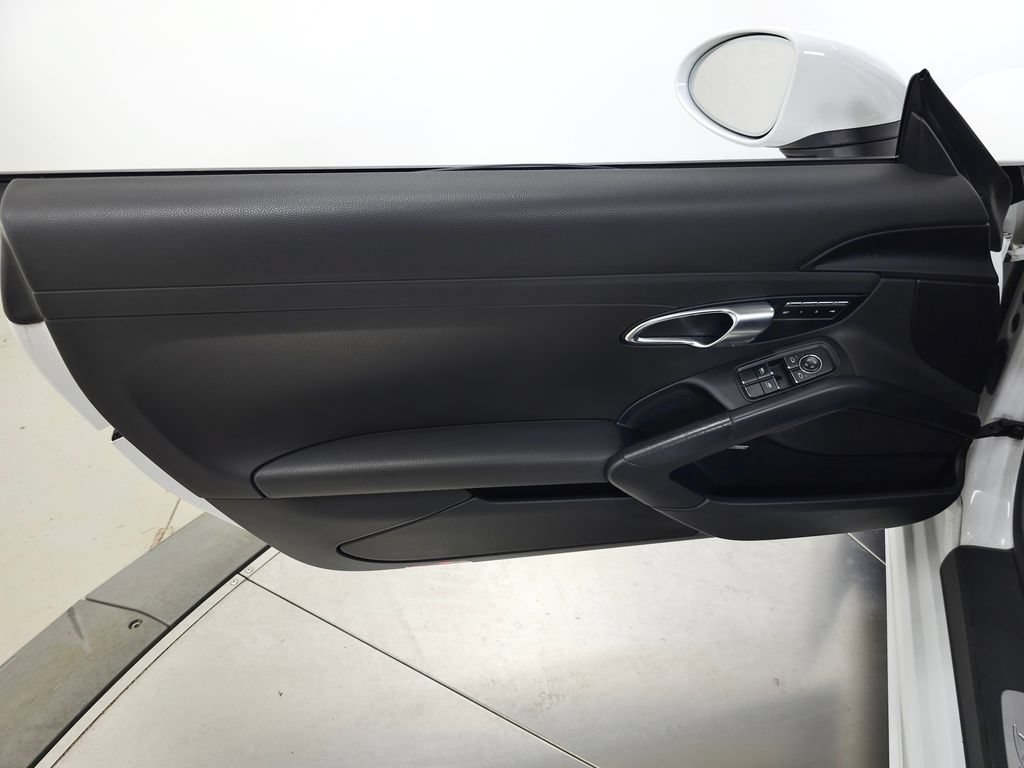 Used 2019 Porsche 718 Boxster RWD image 12