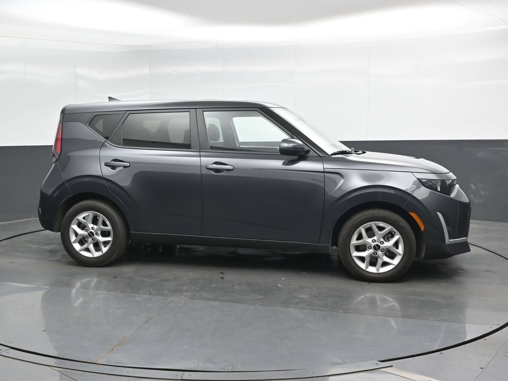 Used 2025 Kia Soul LX w/ LX Technology Package FWD image 3