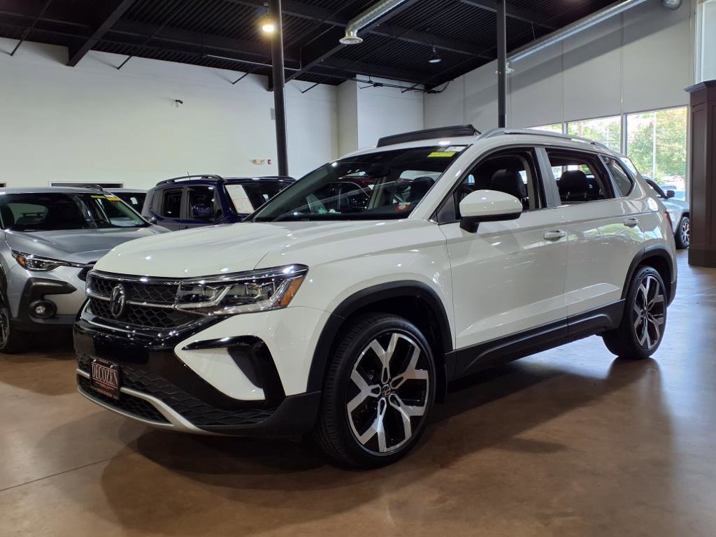 Used 2022 Volkswagen Taos SEL image 3