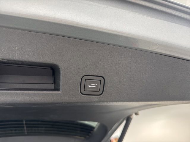 Used 2025 GMC Acadia AT4 image 13