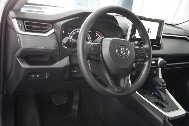 Used 2024 Toyota RAV4 LE AWD/4WD image 5