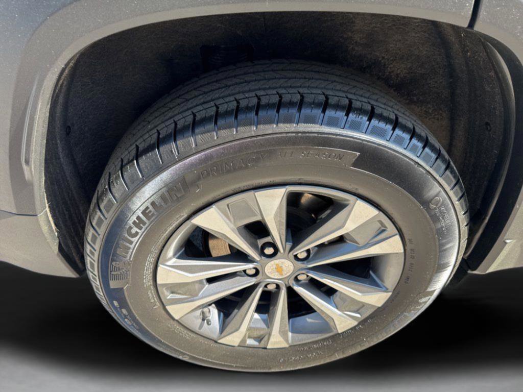 Used 2025 Chevrolet Equinox LT w/ Convenience Package II image 24