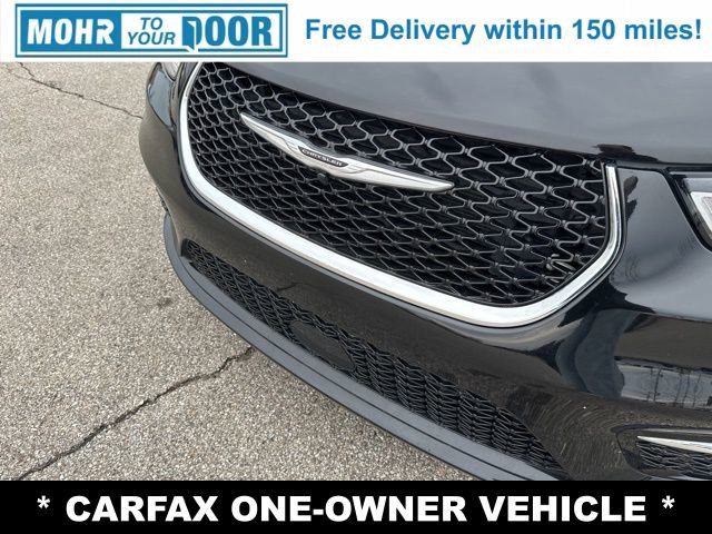 Used 2024 Chrysler Pacifica Touring-L image 35