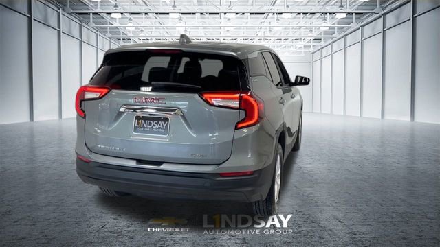 Used 2024 GMC Terrain SLE image 9