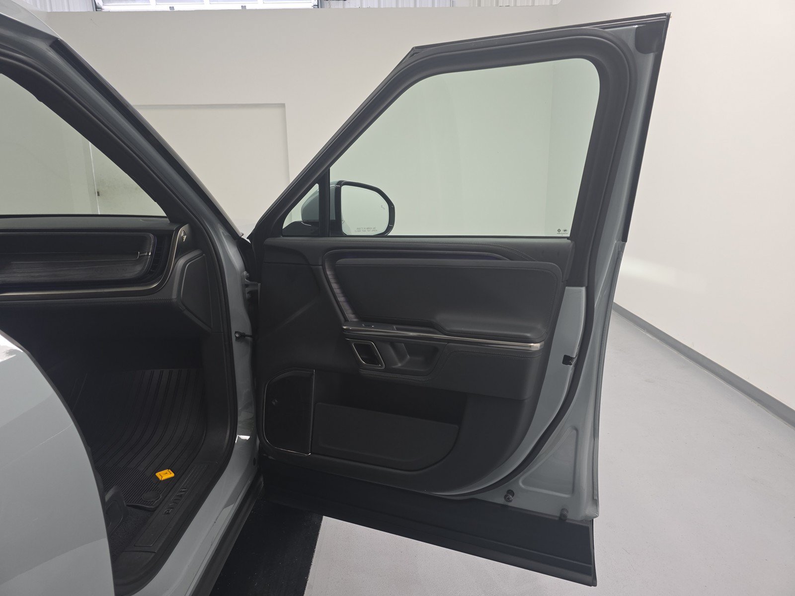 Used 2024 Rivian R1T Adventure AWD/4WD image 18