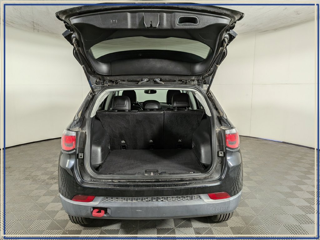 Used 2020 Jeep Compass Trailhawk w/ Leather Interior Group AWD/4WD image 12
