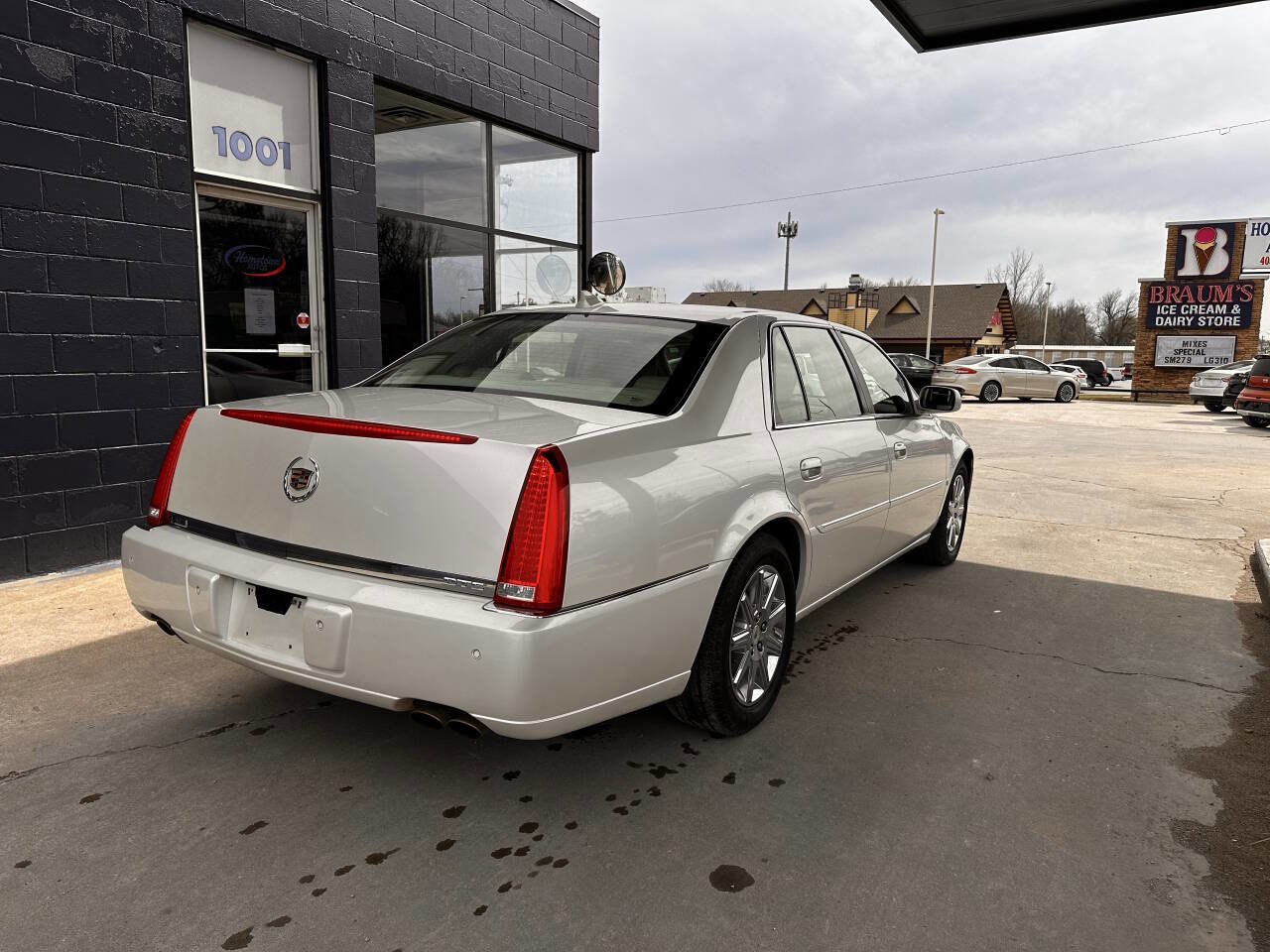 Used 2009 Cadillac DTS FWD image 8