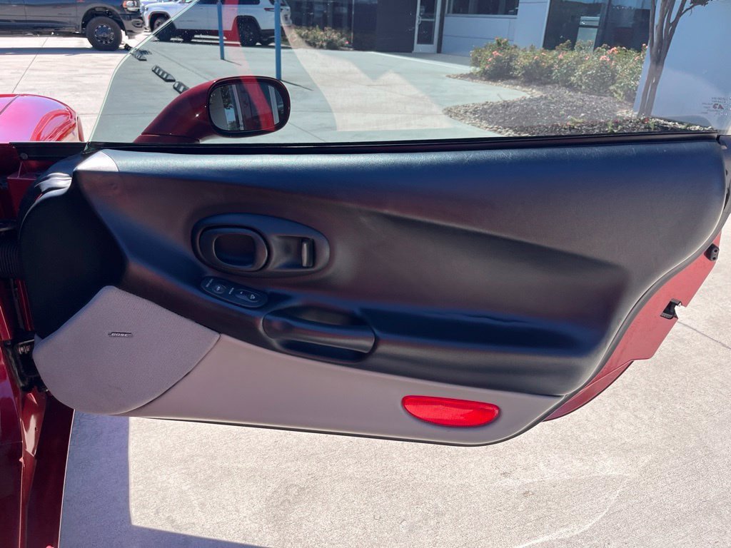 Used 1997 Chevrolet Corvette Coupe RWD image 25