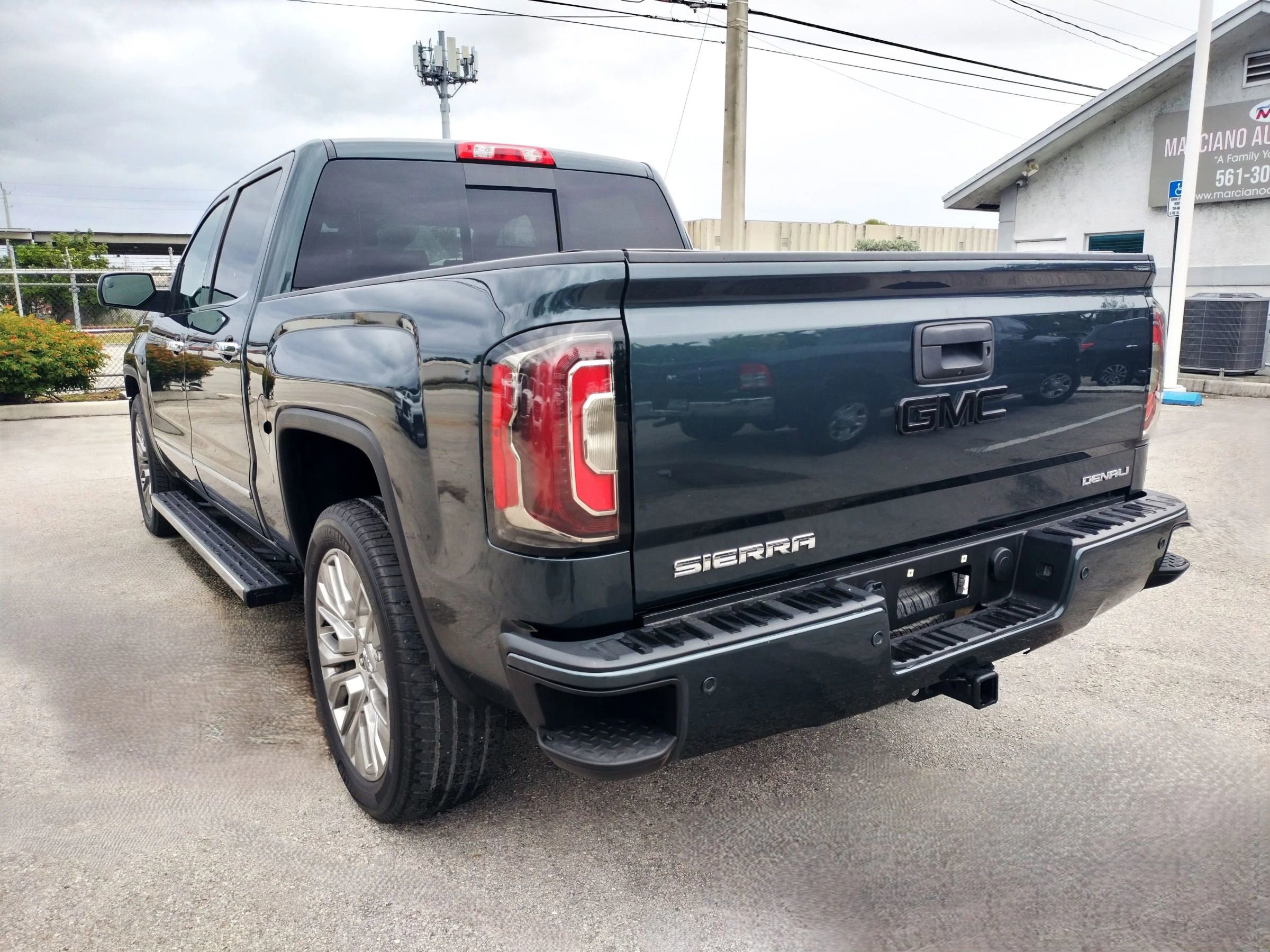 Used 2017 GMC Sierra 1500 Denali w/ Denali Ultimate Package AWD/4WD image 5