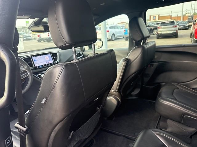 Used 2025 Chrysler Pacifica Select image 27