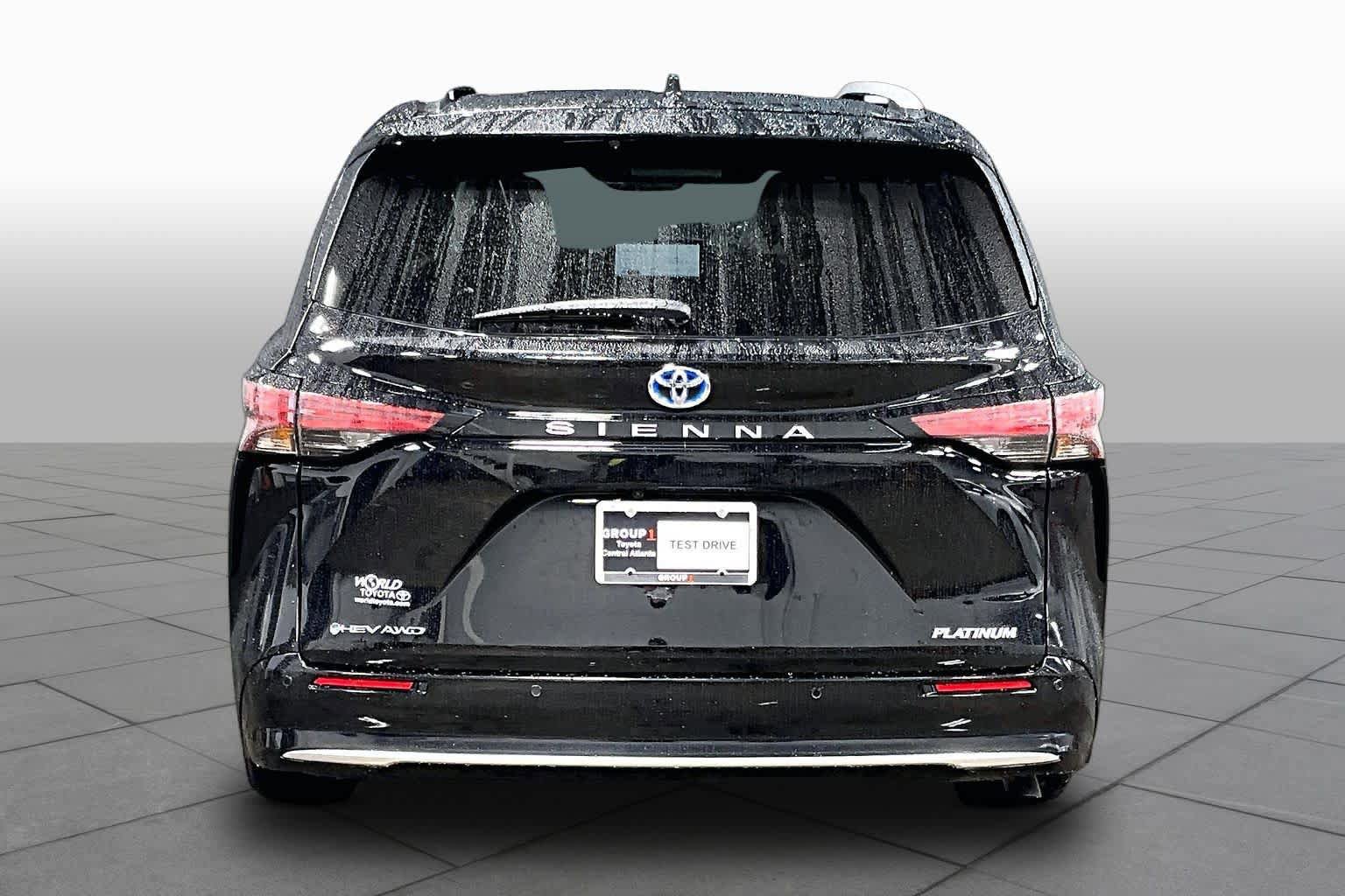 Used 2025 Toyota Sienna Platinum AWD/4WD image 5