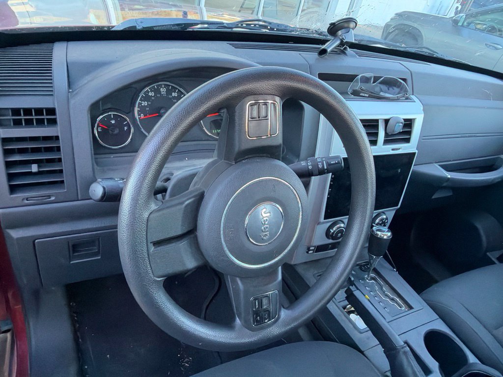 Used 2012 Jeep Liberty Sport AWD/4WD image 6