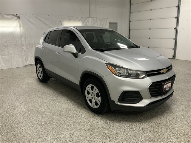 Used 2018 Chevrolet Trax LS w/ LPO, Cargo Package FWD image 4