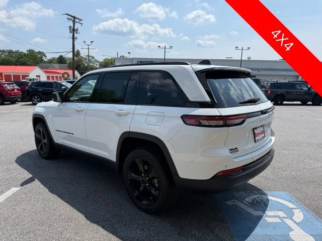 Used 2023 Jeep Grand Cherokee Altitude AWD/4WD image 12
