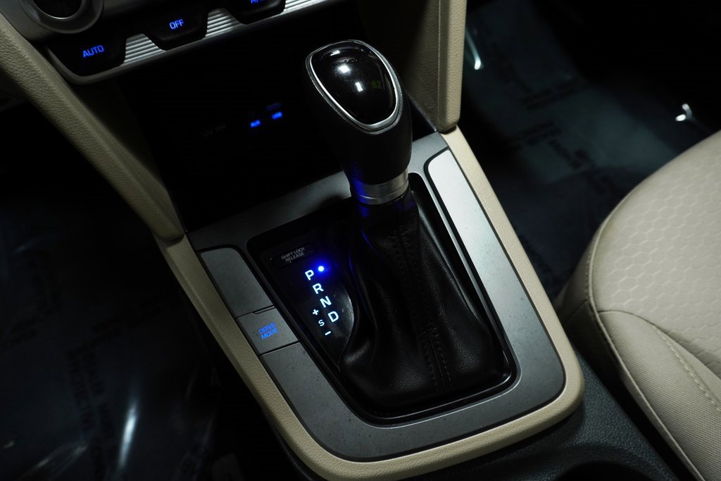 Used 2020 Hyundai Elantra SE image 16