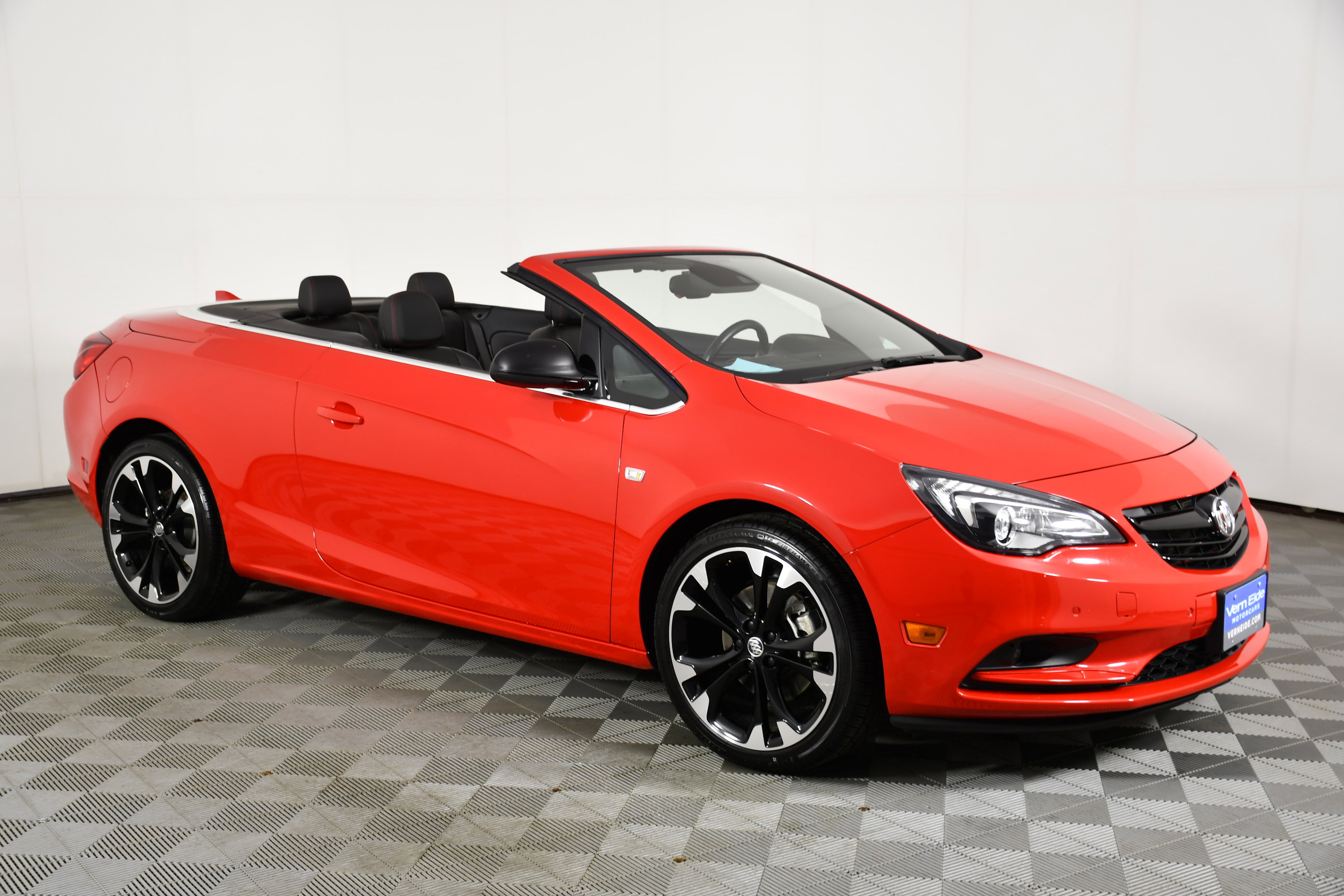 Used 2018 Buick Cascada Sport Touring w/ Dark Effects Package image 4