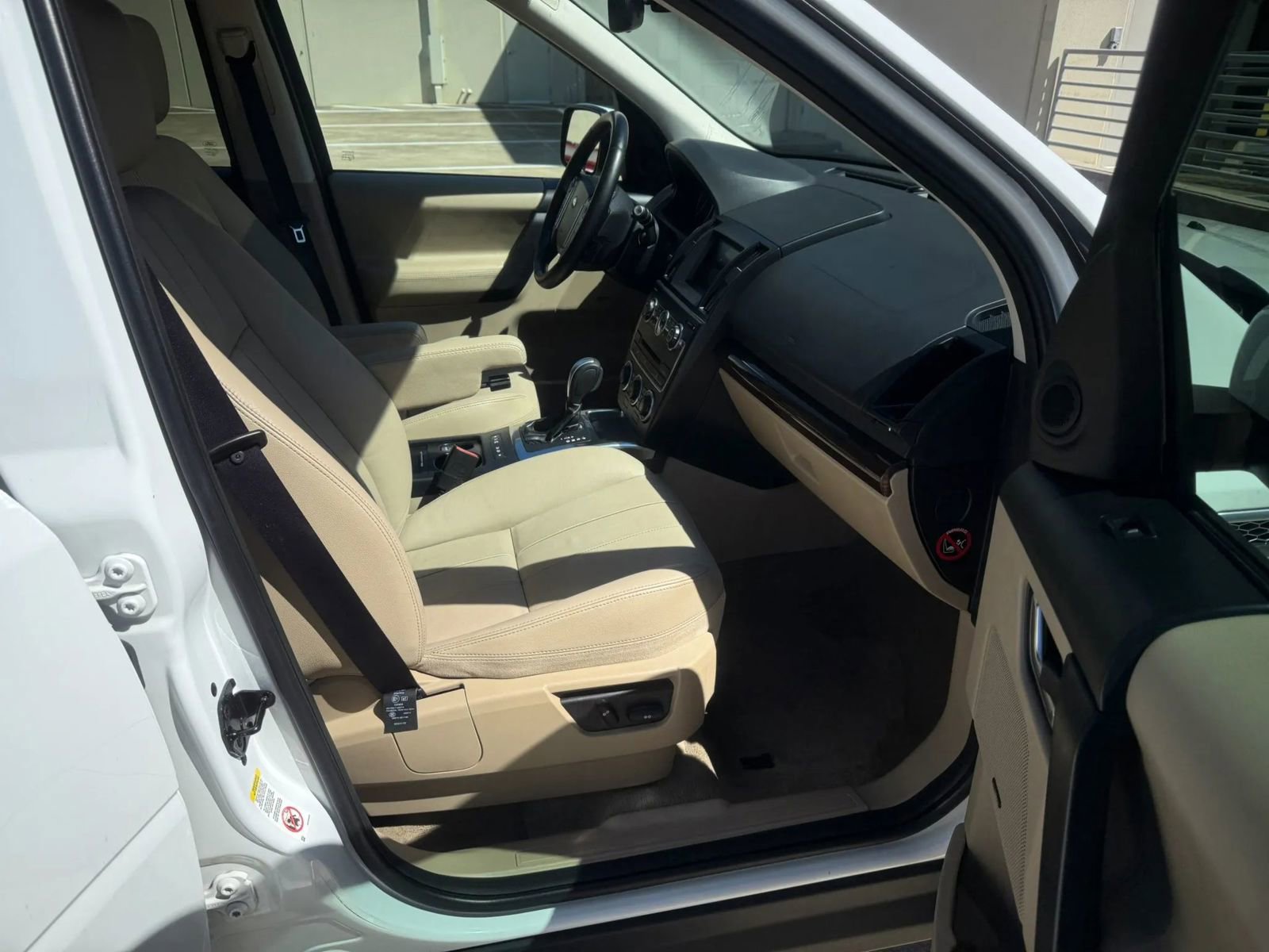 Used 2013 Land Rover LR2 HSE AWD/4WD image 18