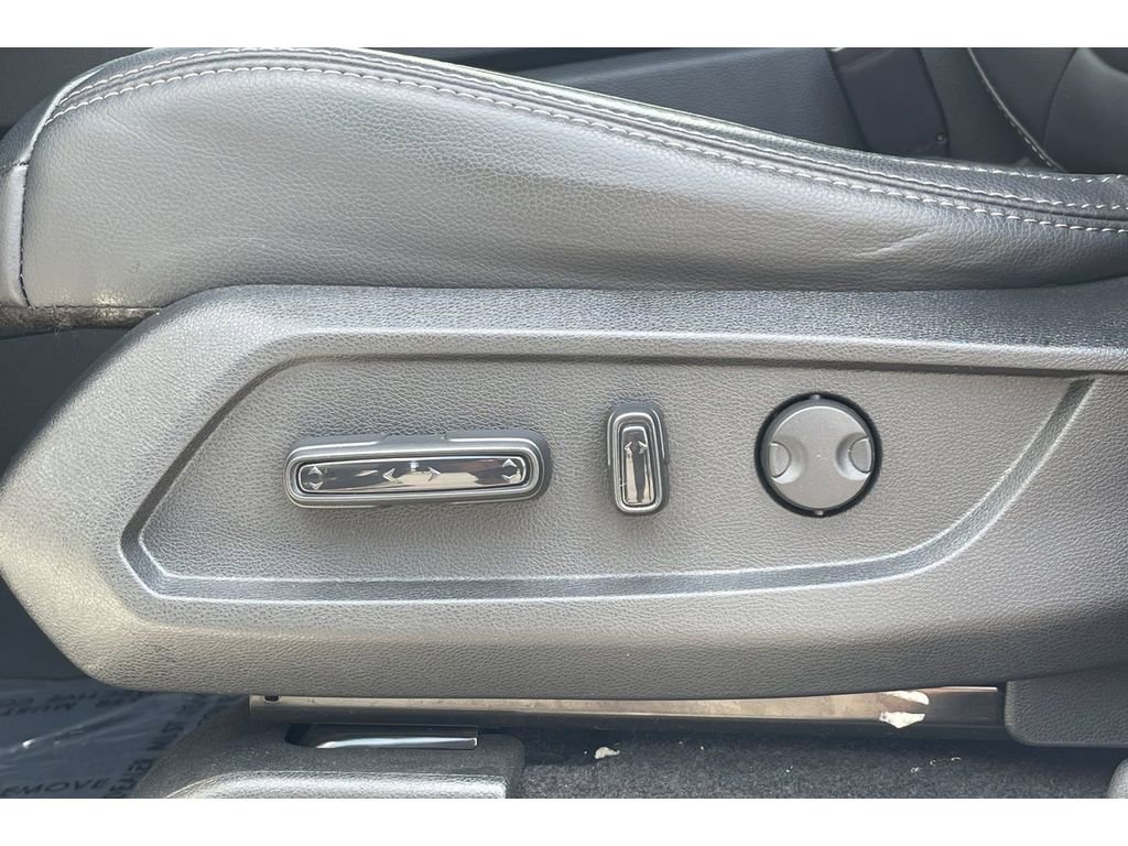 Certified 2025 Honda Pilot Touring image 13