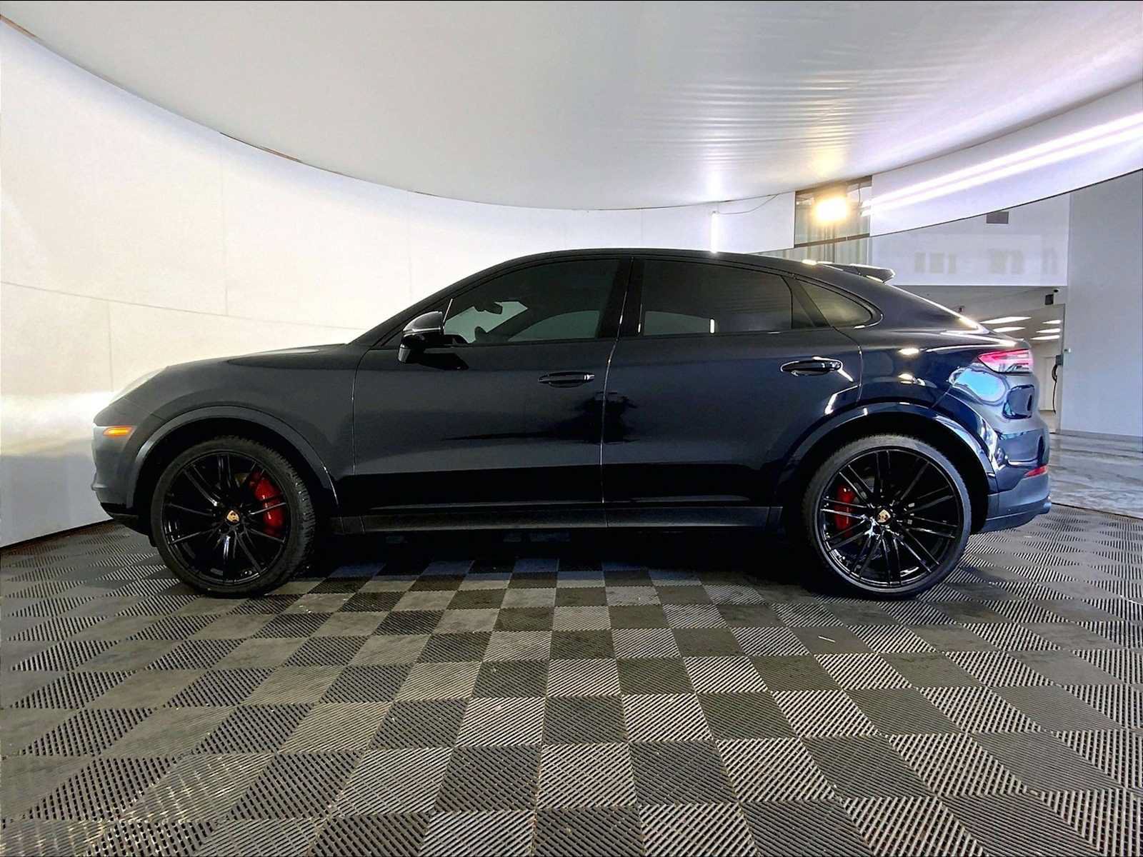Used 2023 Porsche Cayenne Platinum Edition AWD/4WD video 2